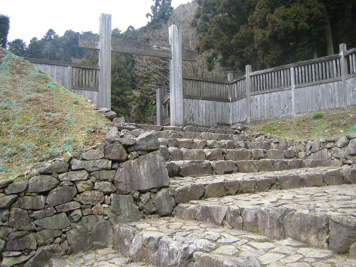 八王子城の御主殿跡へ続く石段