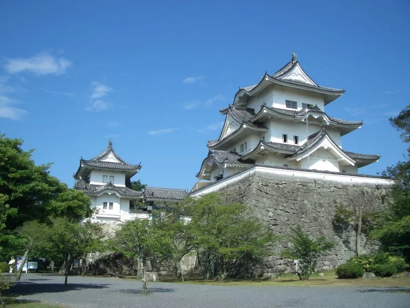 青空の下の伊賀上野城の天守