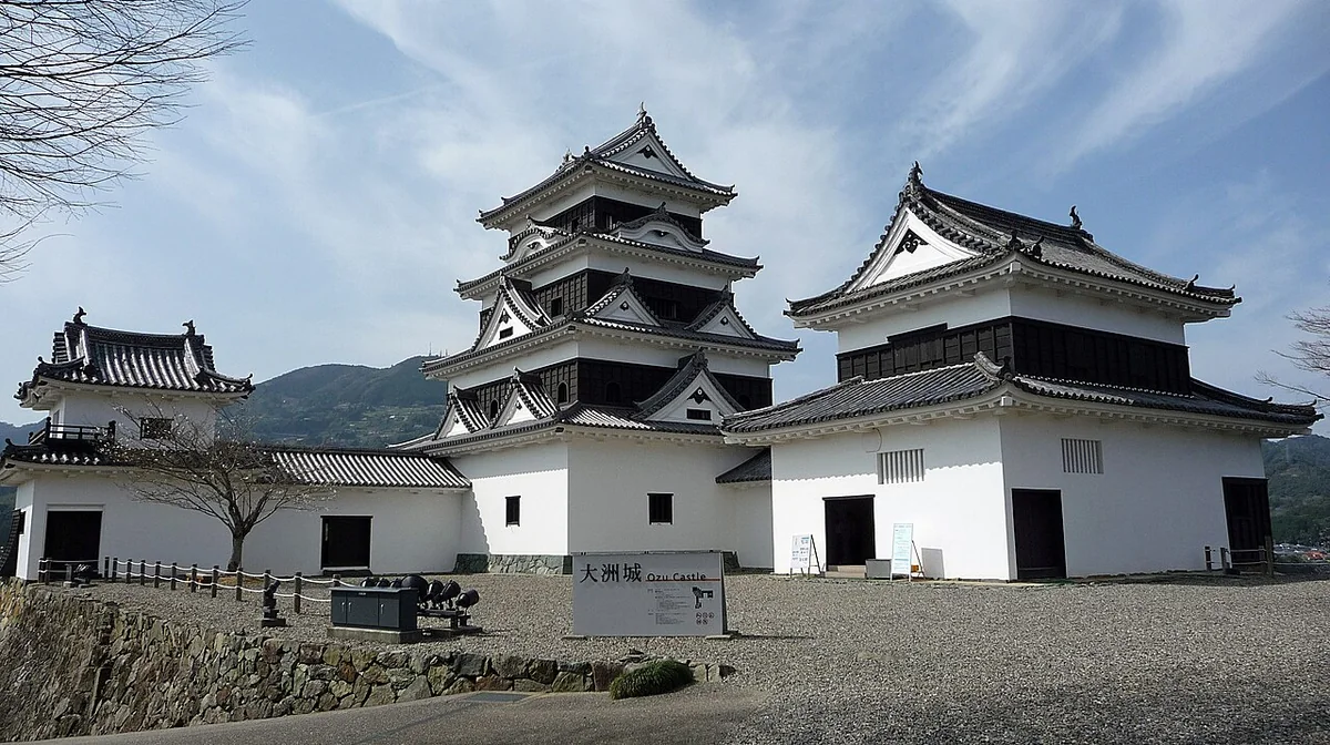 大洲城の復元天守と櫓