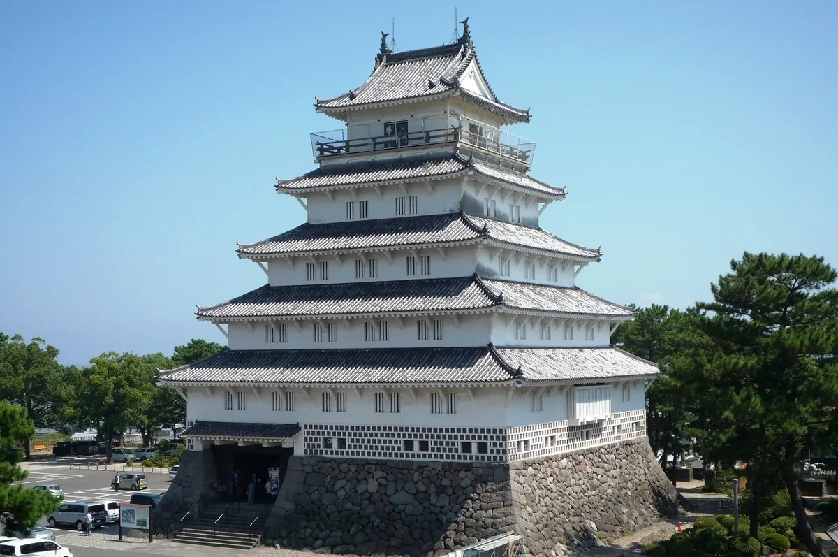 島原城の白い再建天守