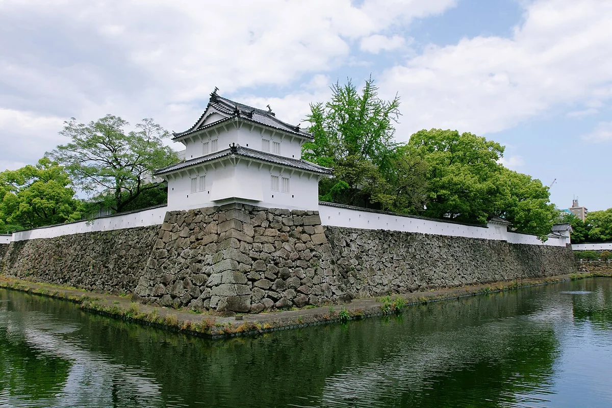 大分府内城の堀と櫓、石垣